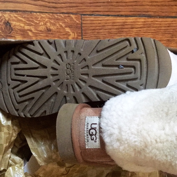 Short Uggs with sheepskin fur lining size 7 - Picture 4 of 4